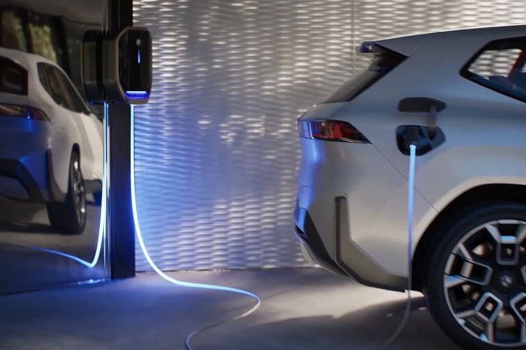 BMW beim Auftanken