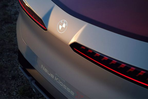 Blick auf das moderne Heck des BMW